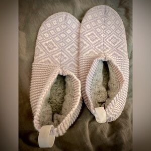 Bombas Women’s Gripper Slippers Diamond Fair Isle Design sz M (Fits 9 - 11.5)❣️